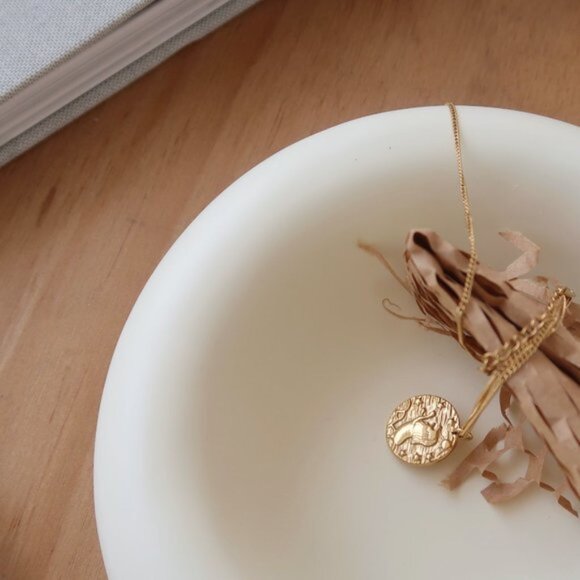 NEW 18K Gold Plated Vintage Embossed Lion Coin Necklace - Picture 6 of 9